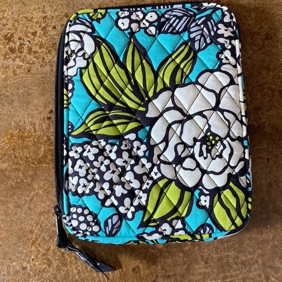 Like New Vera Bradley Island Bloom Print Quilted Padded IPad Tablet Zipper Case - Picture 3 of 4